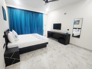 Deluxe Double Room, Balcony, Pool View | Free WiFi - La Vida Colva Beach Resort (Colva)