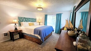 Tabla de planchar con plancha, cuna de viaje, wifi y ropa de cama 