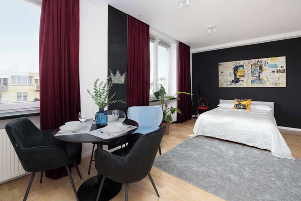 Iron/ironing board, travel crib, WiFi, bed sheets
