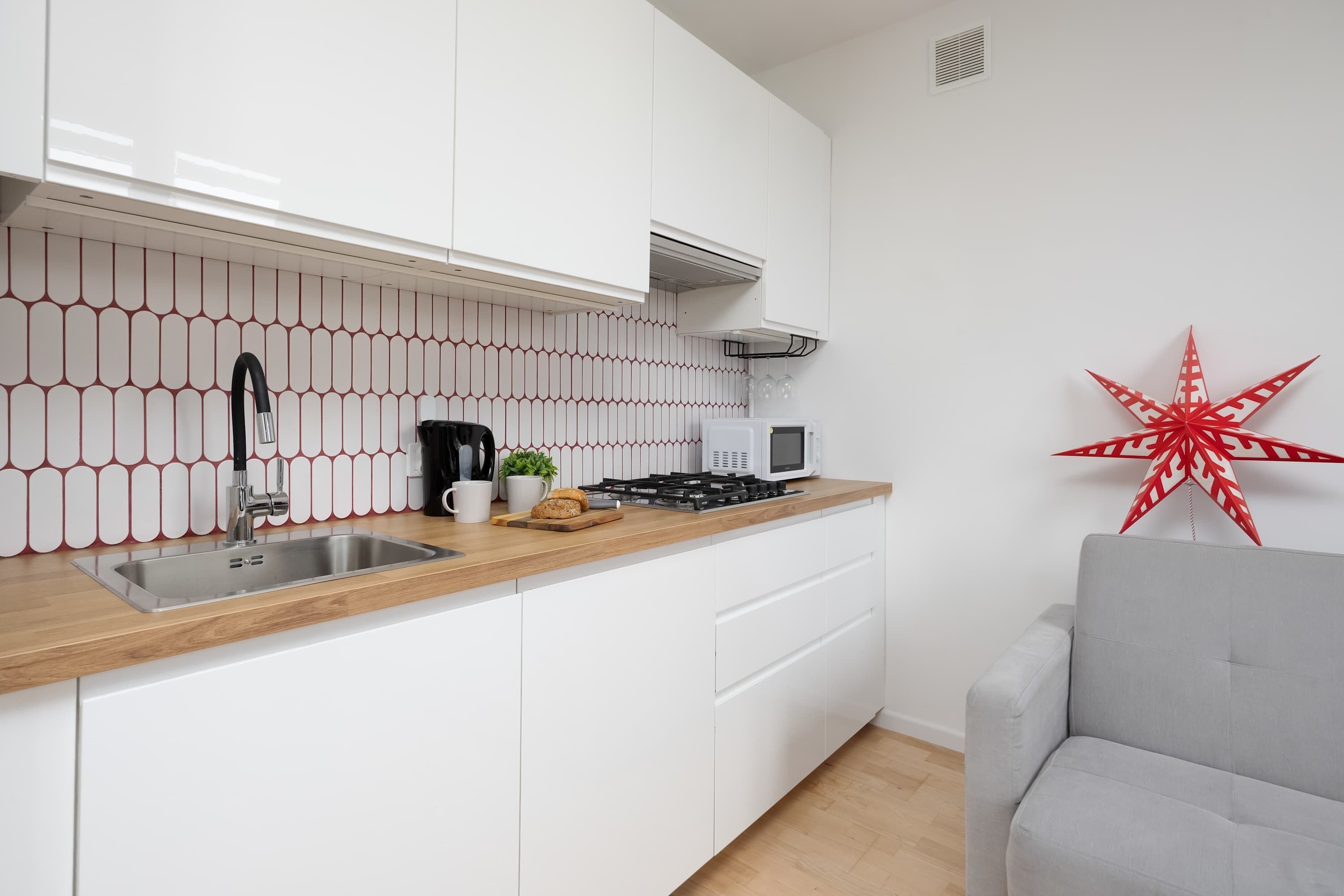 Fridge, microwave, stovetop, cookware/dishes/utensils