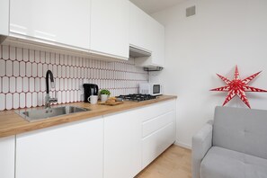 Fridge, microwave, stovetop, electric kettle