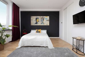 Iron/ironing board, travel cot, WiFi, bed sheets - Functional Studio in the Heart of Warsaw | 250 m from the Metro (Warszawa)