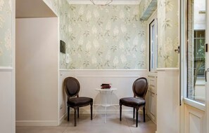 Deluxe Apartment, Courtyard View | Living area - Spazio Apartments San Giuliano (Catania)