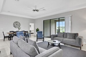 Living area - 163kb - Balmoral Resort 4 Bedroom Home (Haines City)