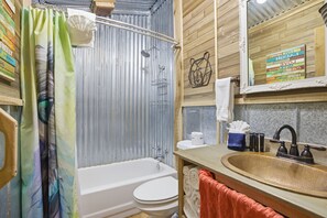 House, 3 Bedrooms | Bathroom - Creekbend 3 Bedroom Home (Sevierville)