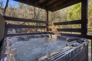 House, 3 Bedrooms | Outdoor spa tub - Creekbend 3 Bedroom Home (Sevierville)