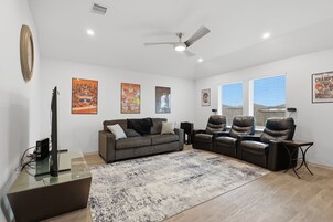 Casa, 3 quartos | Área de estar | Smart TV, serviços de streaming