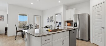 Sunset Creek Sanctuary - Spacious Family Home 3 Bedroom Home