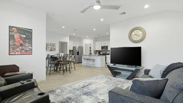 House, 3 Bedrooms | Living area