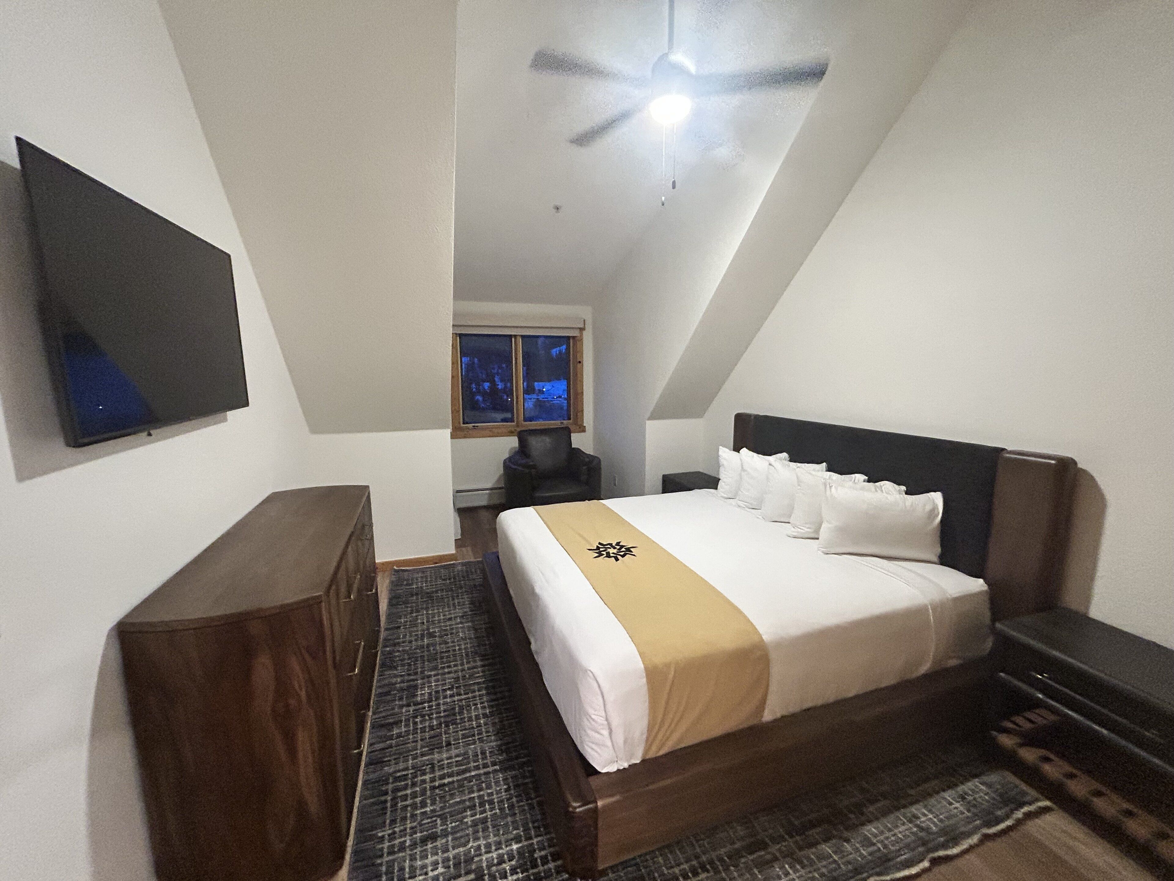 Condo, 3 Bedrooms | 3 bedrooms, iron/ironing board, free WiFi