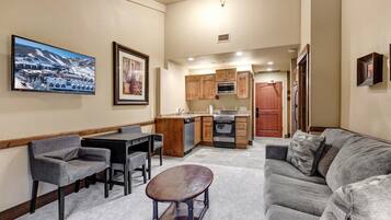 Leilighet, 1 soverom | Oppholdsområde | Smart-TV