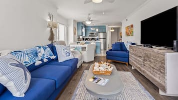 Condo, 3 Bedrooms | Living area