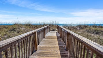 Condo, 3 Bedrooms | Property grounds