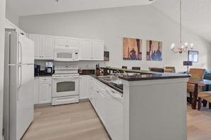 Apartment, 3 Schlafzimmer | Eigene Küche | Kühlschrank, Wasserkocher mit Kaffee-/Teezubehör, Toaster