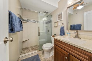 Apartment, 1 Schlafzimmer | Badezimmer | Handtücher, Shampoo