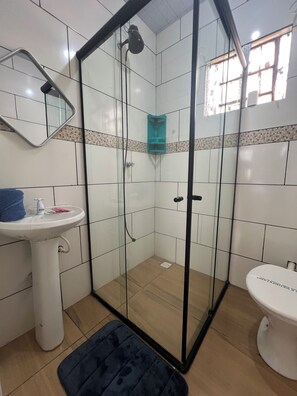 컴포트 트리플룸, 금연 | 욕실 | 타월, 비누, 샴푸, 화장지