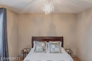 1 habitación, tabla de planchar con plancha, wifi y ropa de cama 