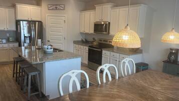 Casa, 4 camere da letto, vista resort | Cucina privata | Frigorifero con congelatore, microonde, forno, piano cottura