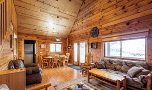 Smart TV - 
Beautiful cabin located near Three Bears Park / Jellystone (Warrens)