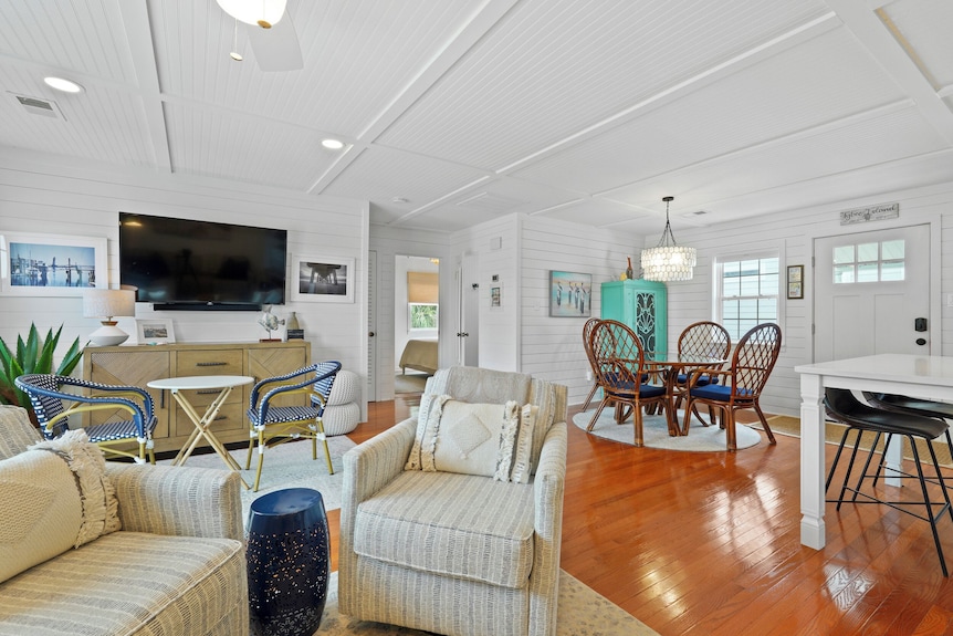 A Peaceful, Marsh-front Retreat Designed For Easy Coastal Living, Thoughtful Details, And Unhurried Time Together. - Tybee Island, GA