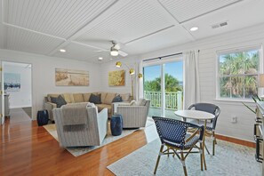 Smart TV - A peaceful, marsh-front retreat designed for easy coastal living, thoughtful details, and unhurried time together. (Tybee Island)
