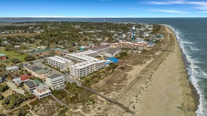 Exterior - The Great Escape is the kind of beach place you come back to. With beach access, pools, and The Deck right on site, it’s made for slow mornings, salty air, and years of memories. (Tybee Island)