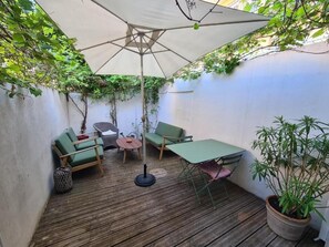 Outdoor dining - Charming fisherman's cottage by the sea (Palavas-les-Flots)