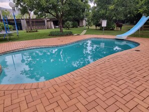 Outdoor pool - Lost Valley Farm Lodge  (Rustenburg)