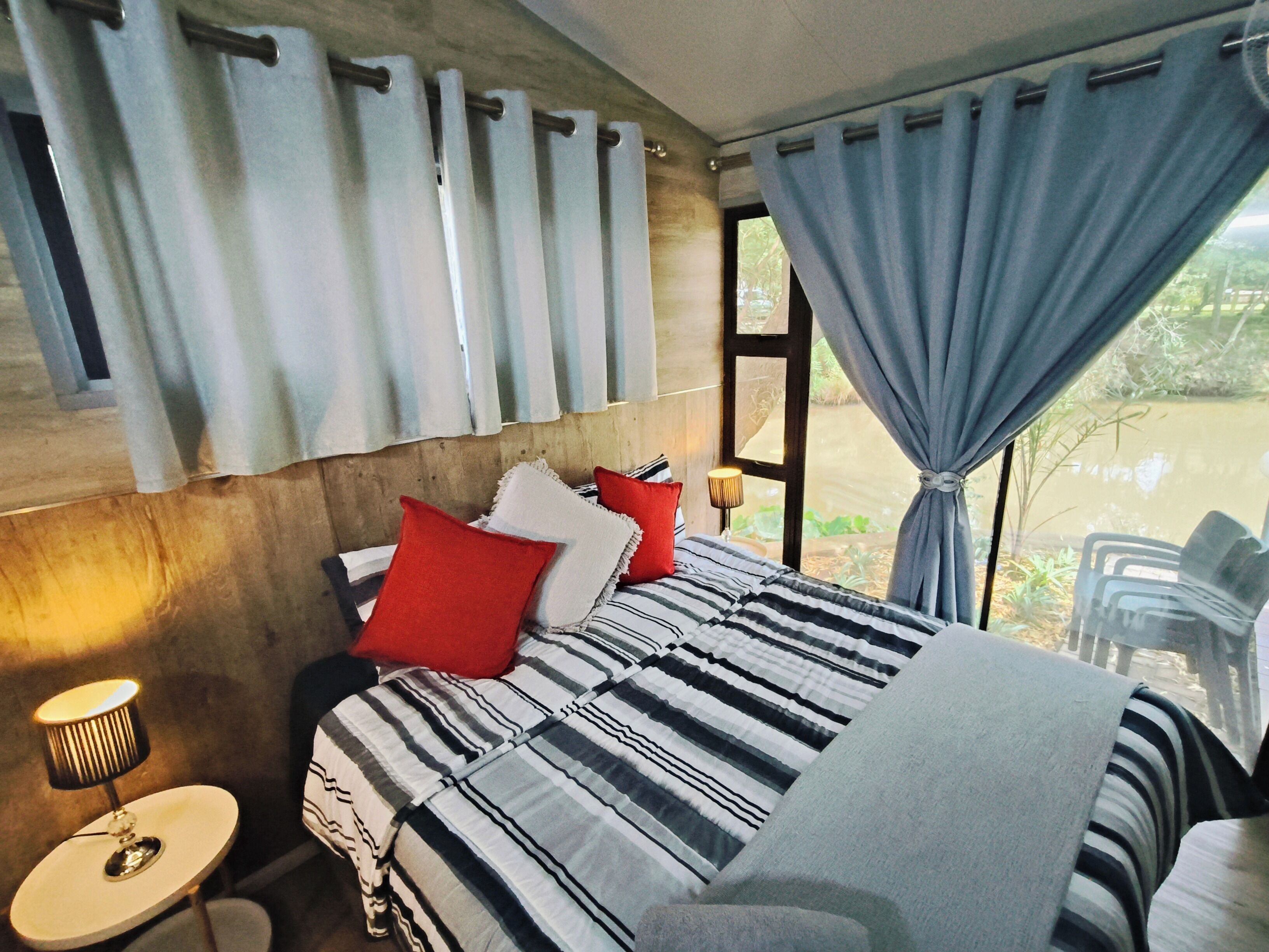 Suite clásica, vista al lago | Tabla de planchar con plancha 