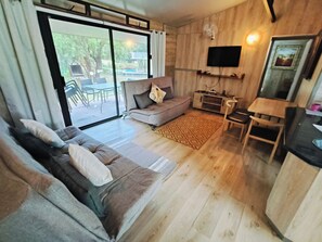 Classic Suite, Lake View | Living area - Lost Valley Farm Lodge (Rustenburg)