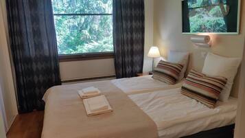 3 makuuhuonetta, silitysrauta/-lauta, Wi-Fi, vuodevaatteet