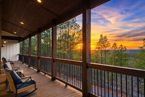 Terrace/patio - Best Views & Sunset in Hochatown + 3 Decks + Putt-Putt + EV Charger (Broken Bow)