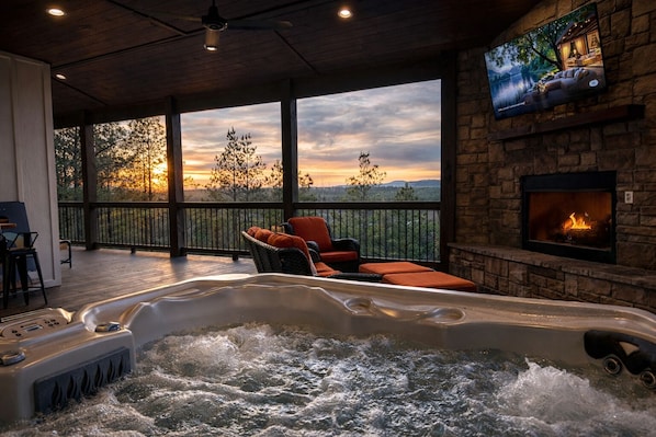 Interior - Best Views & Sunset in Hochatown + 3 Decks + Putt-Putt + EV Charger (Broken Bow)