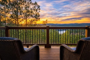 Property grounds - Best Views & Sunset in Hochatown + 3 Decks + Putt-Putt + EV Charger (Broken Bow)