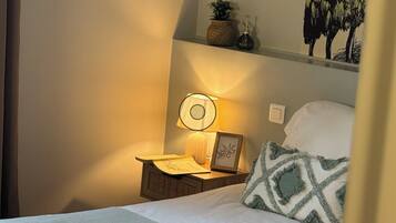 Blackout curtains, free WiFi