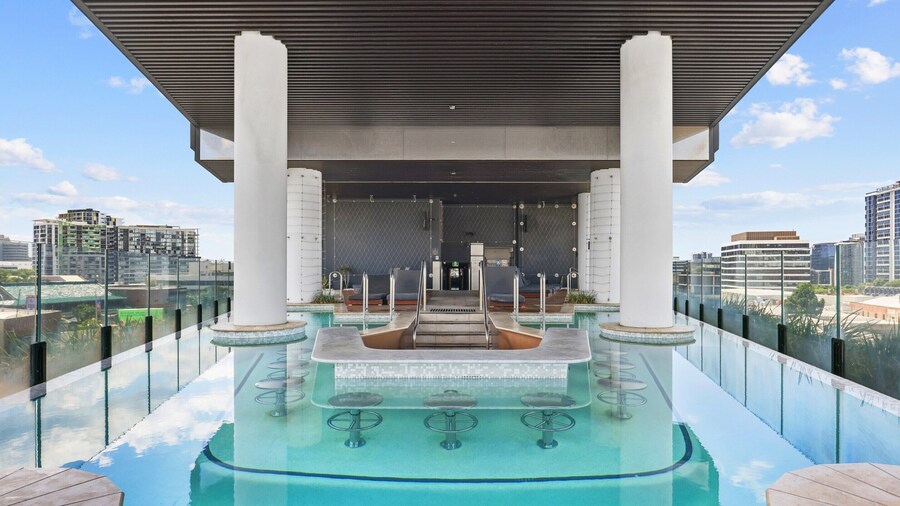 Chic 1-bedroom Apartment With Pool