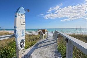 Una spiaggia nelle vicinanze