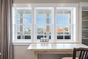 Interior - Beach Loft~Top Floor~Sleeps 6~Spa~Lazy River~Onsite Dining~Beach Access (Destin)