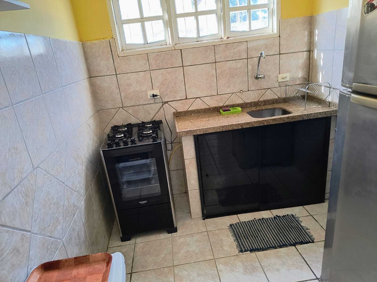 Casa família, varanda coberta | Cozinha privada | Geladeira grande, micro-ondas, fogão, cooktop