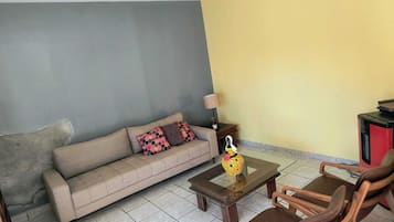 家庭獨棟房屋, 夏威夷式陽台 | 起居區 | 平面電視