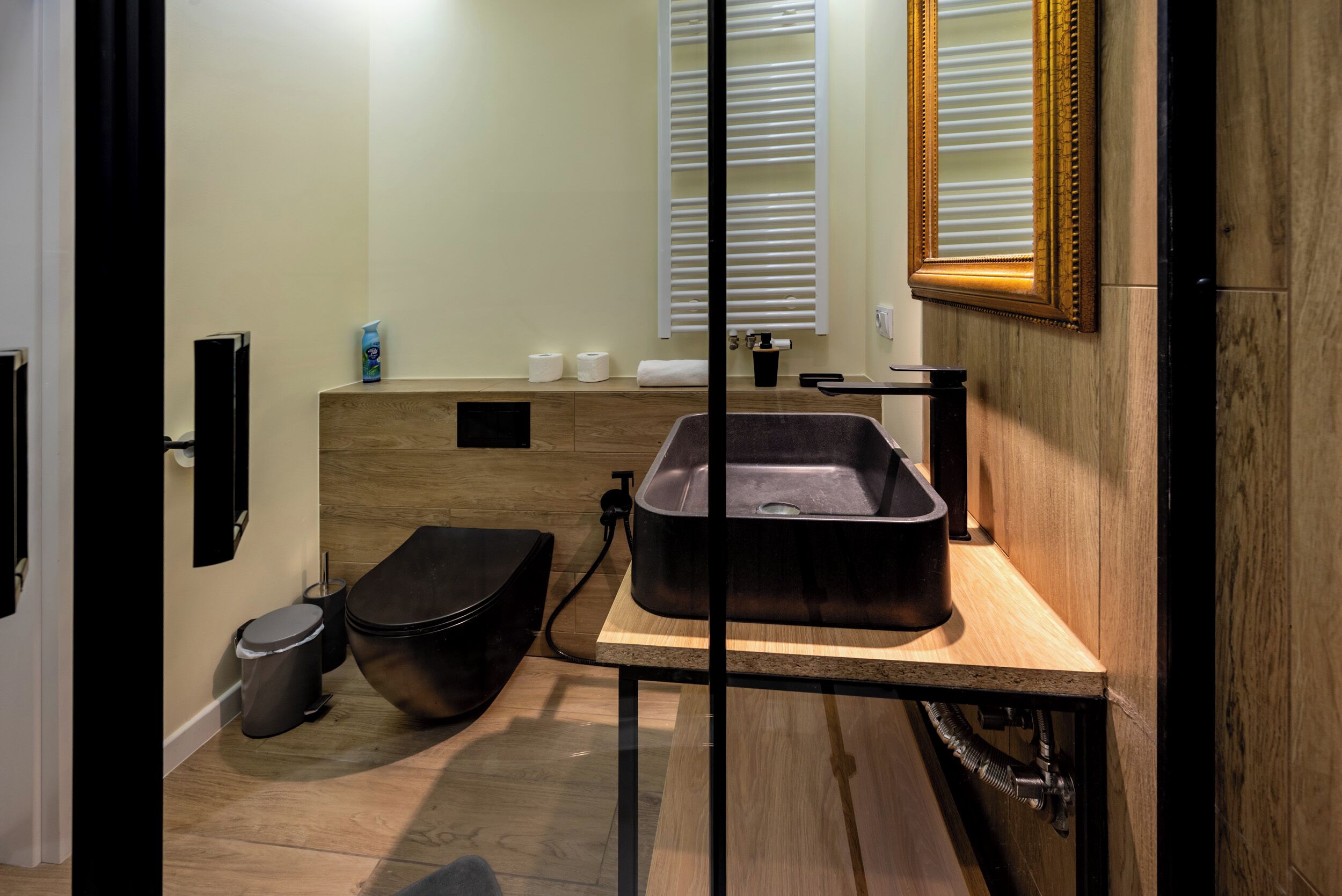 Apartamento, balcón | Baño | Toallas, jabón, champú y papel higiénico