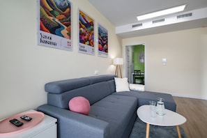 Apartment, Balcony | Living area | Flat-screen TV - RentPlanet - Apartament Brzoskwiniowa (Wrocław)