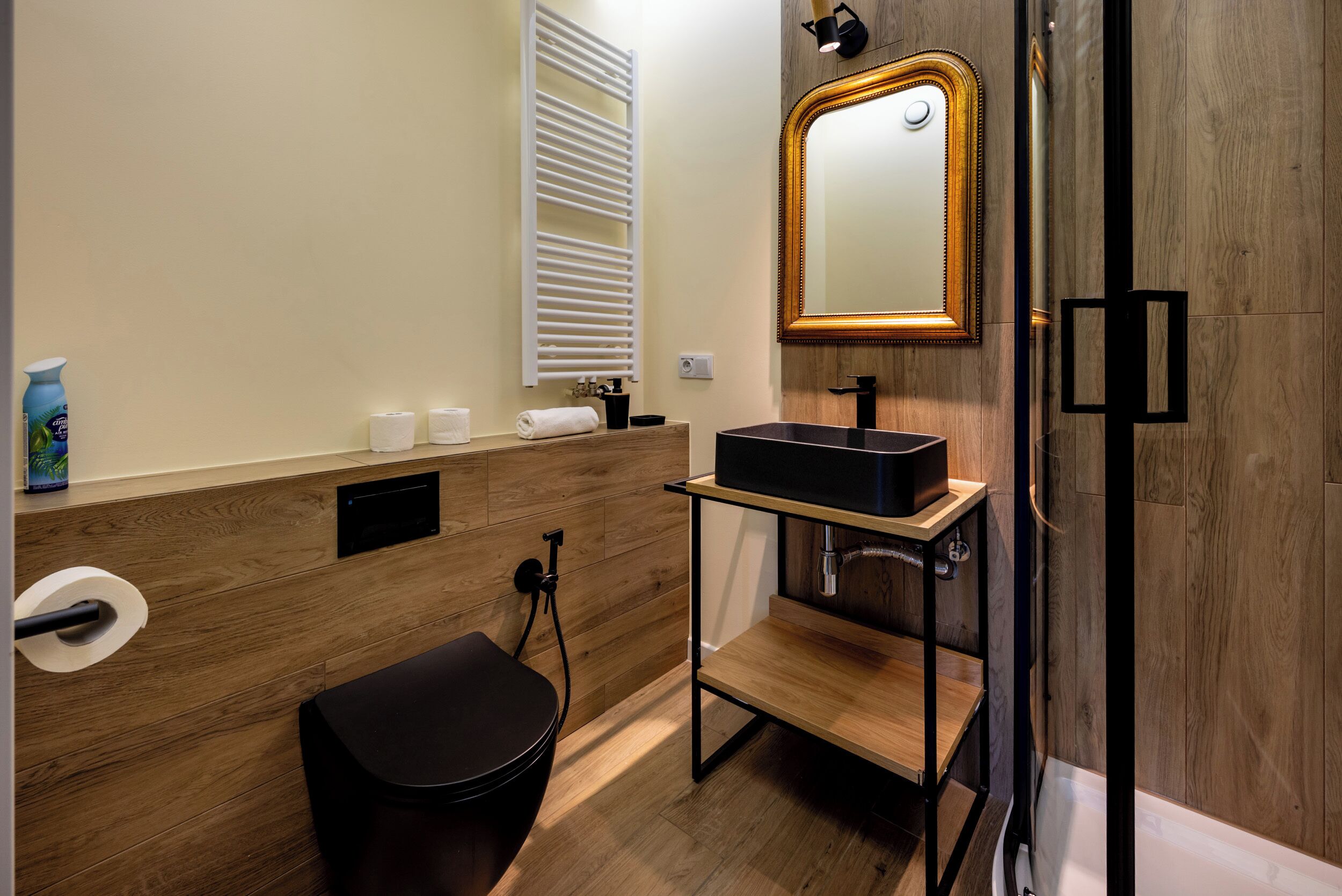 Apartemen, balkon | Kamar mandi | Handuk, sabun, sampo, dan tisu toilet