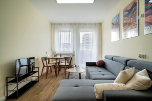 Apartment, Balcony | Living area - RentPlanet - Apartament Brzoskwiniowa (Wrocław)