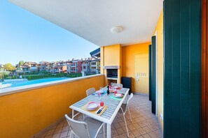 Outdoor dining - Baglio degli Ulivi 68 with swimming pool (Sirmione)