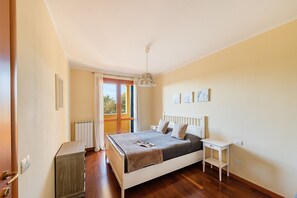 1 bedroom, iron/ironing board, free WiFi, bed sheets - Baglio degli Ulivi 68 with swimming pool (Sirmione)