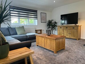 TV - Gatwick 2 bedroom Apartment (Grasmere)