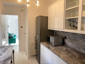Interior - Spacious 2 bed apartment in Addlestone (Surrey)