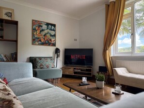 TV - Palm Tree House, Caterham (Surrey)