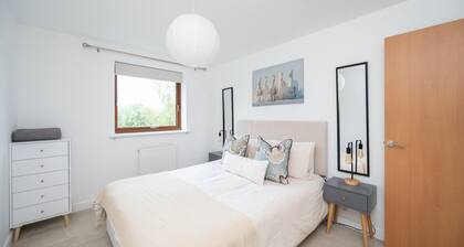2 Bedroom Flat Free Parking Close to Gatwick